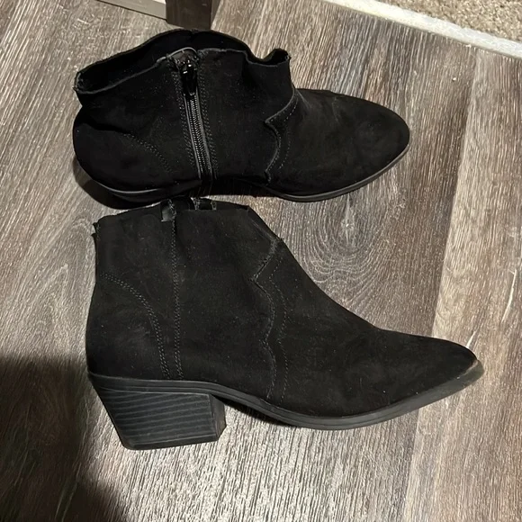 Time and Tru black booties - Picture 2 of 4